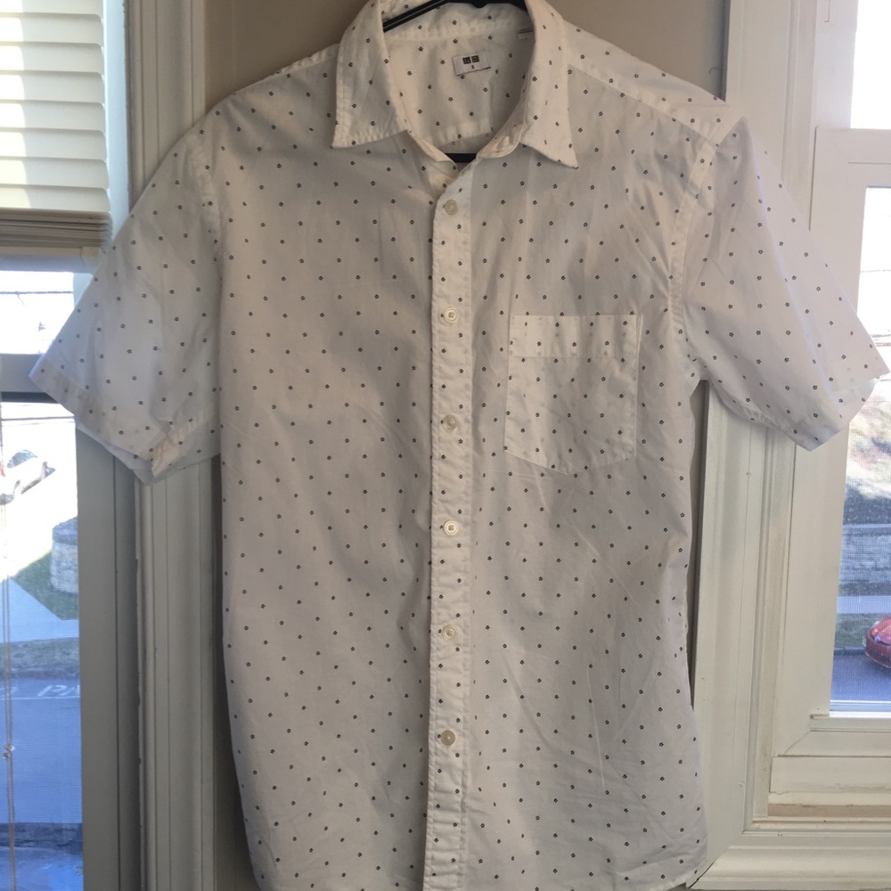 UNIQLO Short Sleeve Button Down Shirt